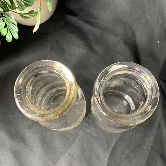 Set of 2 vintage / antique embossed 1/2 pint glass milk bottles - Picture 9 of 10